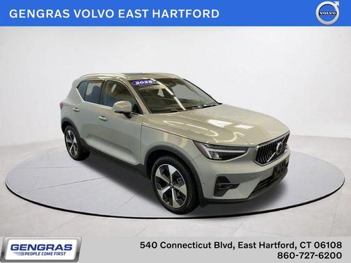 2025 Volvo XC40 B5 Plus Bright Theme