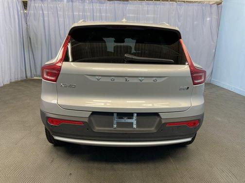 2025 Volvo XC40 B5 Core Bright Theme