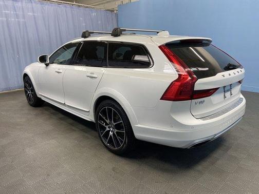 2018 Volvo V90 Cross Country T6