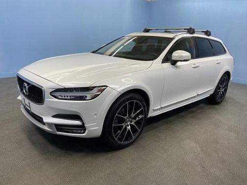 2018 Volvo V90 Cross Country T6
