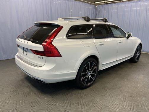 2018 Volvo V90 Cross Country T6