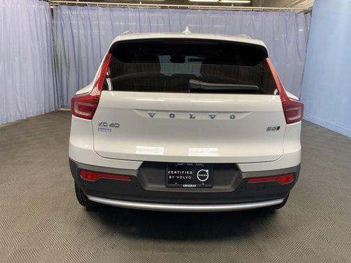 2025 Volvo XC40 B5 Core Bright Theme