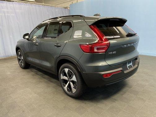 2026 Volvo XC40 B5 Plus