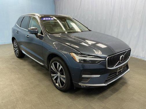 2023 Volvo XC60 B5 Plus Bright Theme
