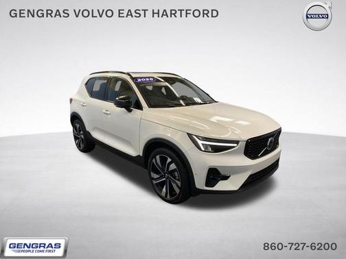 Crystal White 2025 Volvo XC40 B5 Plus Dark Theme