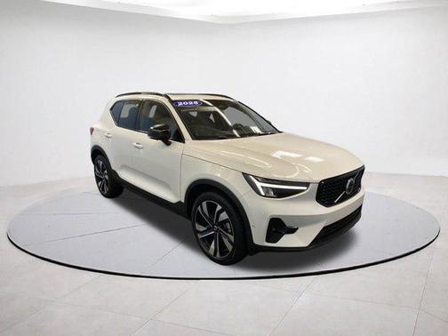 2025 Volvo XC40 B5 Plus Dark Theme