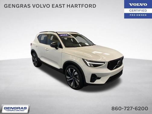 Crystal White 2025 Volvo XC40 B5 Plus Dark Theme