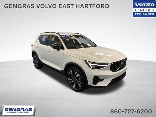 Crystal White 2025 Volvo XC40 B5 Plus Dark Theme