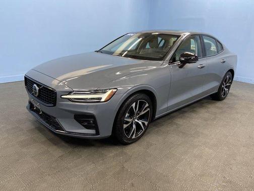 2024 Volvo S60 B5 Plus Dark Theme