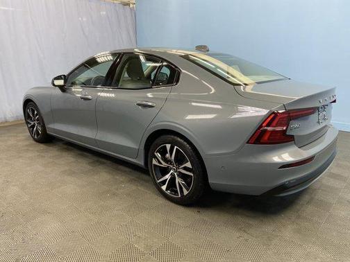 2024 Volvo S60 B5 Plus Dark Theme