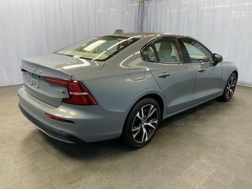 2024 Volvo S60 B5 Plus Dark Theme