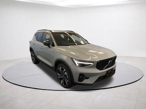 2026 Volvo XC40 B5 Ultra