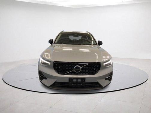 2026 Volvo XC40 B5 Ultra