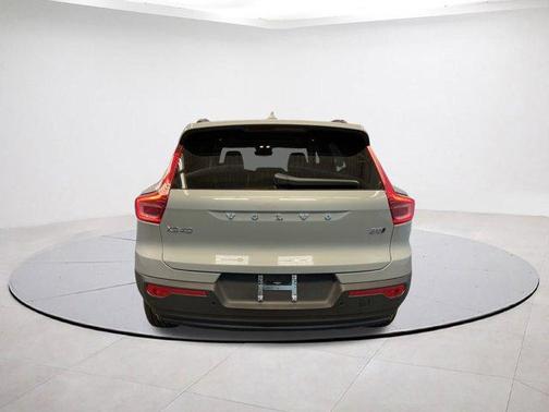 2026 Volvo XC40 B5 Ultra