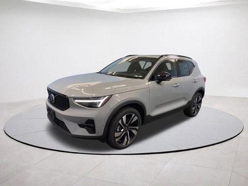 2026 Volvo XC40 B5 Ultra