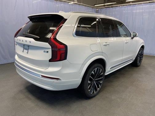 2025 Volvo XC90 B5 Plus 7-Seater