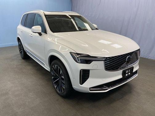 2025 Volvo XC90 B5 Plus 7-Seater