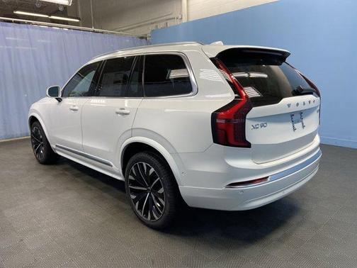 2025 Volvo XC90 B5 Plus 7-Seater