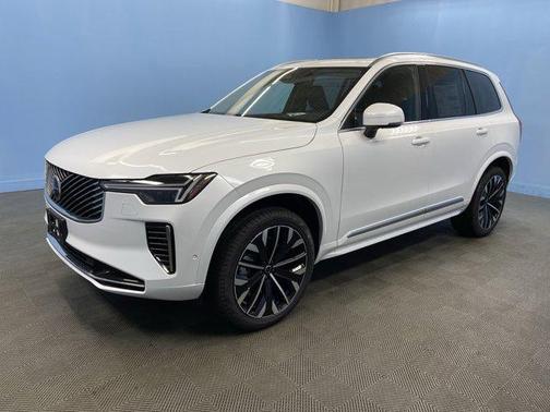 2025 Volvo XC90 B5 Plus 7-Seater