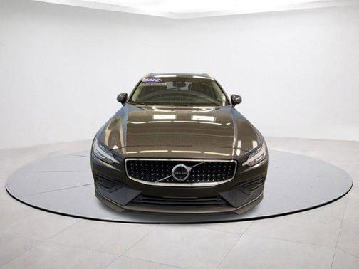 2025 Volvo V60 Cross Country B5 Plus