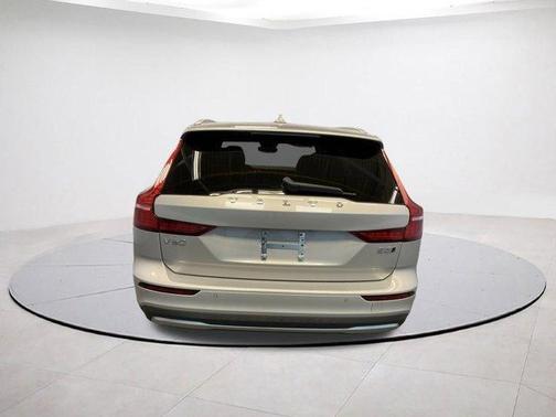 2025 Volvo V60 Cross Country B5 Plus