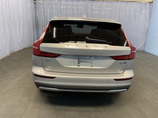 2025 Volvo V60 Cross Country B5 Plus