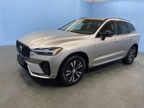 2024 Volvo XC60 B5 Core Dark Theme