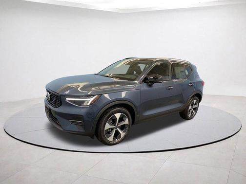 2026 Volvo XC40 B5 Core