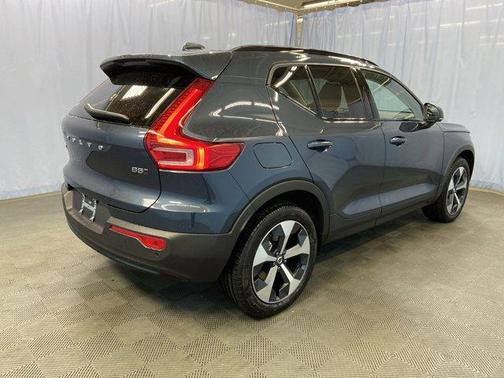 2026 Volvo XC40 PLUS