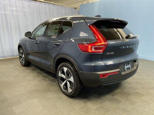 2026 Volvo XC40 PLUS