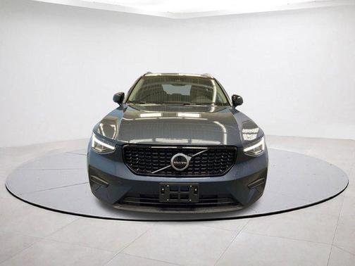 2026 Volvo XC40 B5 Core