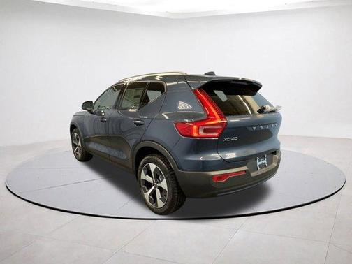 2026 Volvo XC40 B5 Core