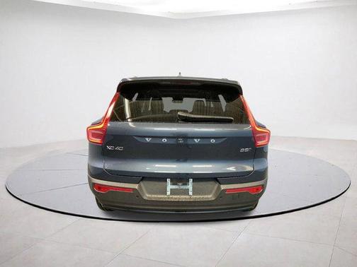 2026 Volvo XC40 B5 Core