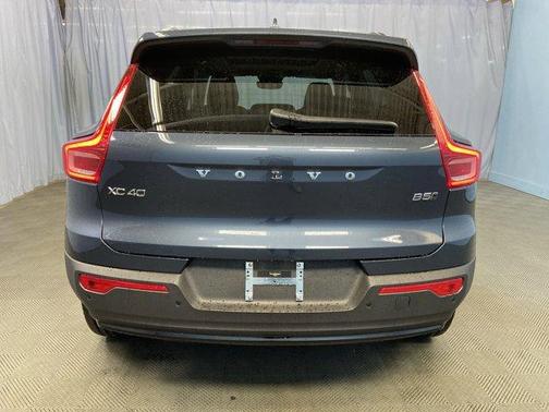 2026 Volvo XC40 PLUS