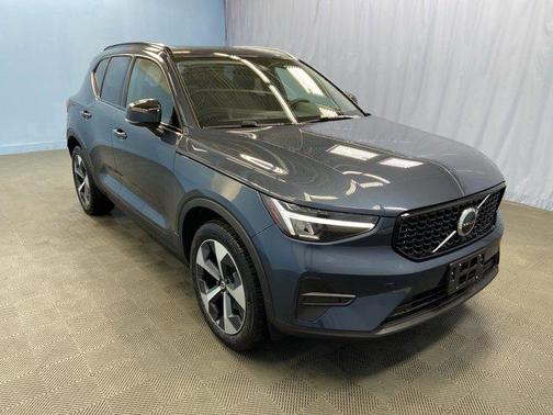 2026 Volvo XC40 PLUS