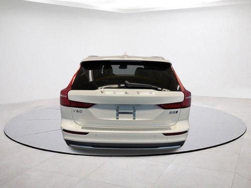 2026 Volvo V60 Cross Country B5 Plus