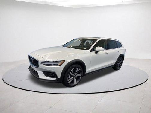2026 Volvo V60 Cross Country B5 Plus