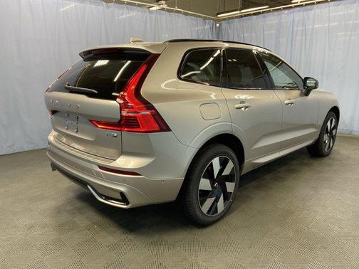 2025 Volvo XC60 Plug-In Hybrid T8 Plus