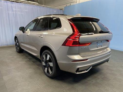 2025 Volvo XC60 Plug-In Hybrid T8 Plus