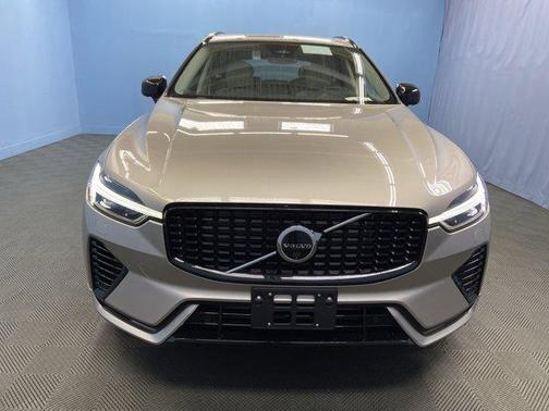 2025 Volvo XC60 Plug-In Hybrid T8 Plus