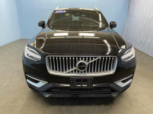 2023 Volvo XC90 B5 Plus