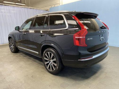 2023 Volvo XC90 B5 Plus
