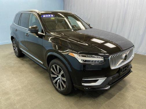 2023 Volvo XC90 B5 Plus