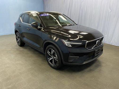 2025 Volvo XC40 B5 Core Bright Theme
