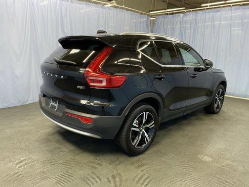 2025 Volvo XC40 B5 Core Bright Theme