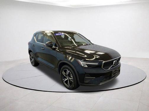 2025 Volvo XC40 B5 Core Bright Theme