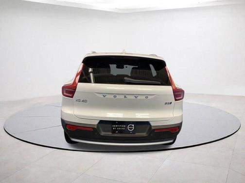 2025 Volvo XC40 B5 Core Bright Theme