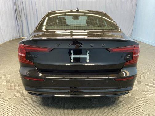 2024 Volvo S60 B5 Plus Black Edition