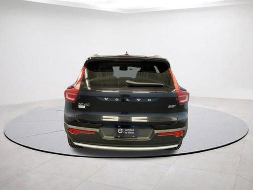 2025 Volvo XC40 B5 Core Bright Theme