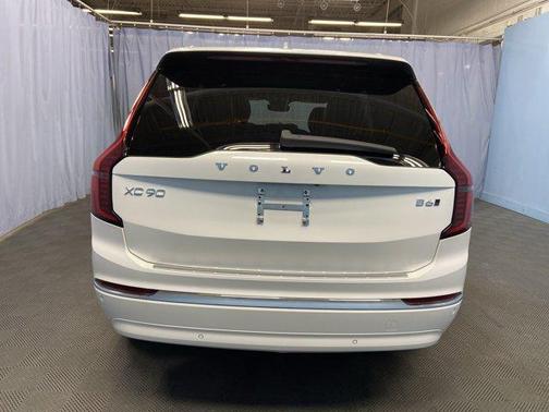 2026 Volvo XC90 PLUS